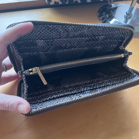 Tory Burch Thea Snakeskin Wallet - Picture 5 of 17